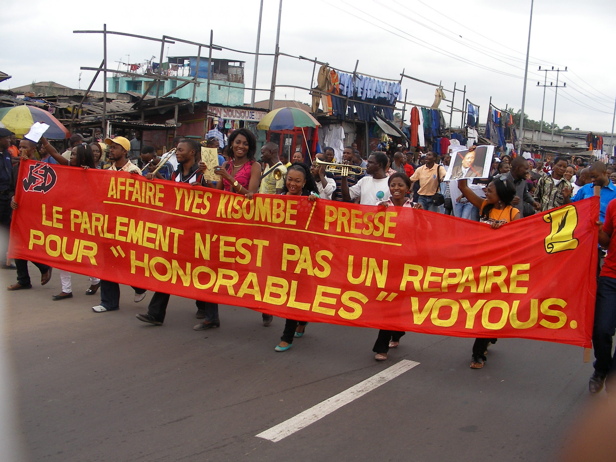 Marche de protestation des journalistes contre le député Yves KISOMBE